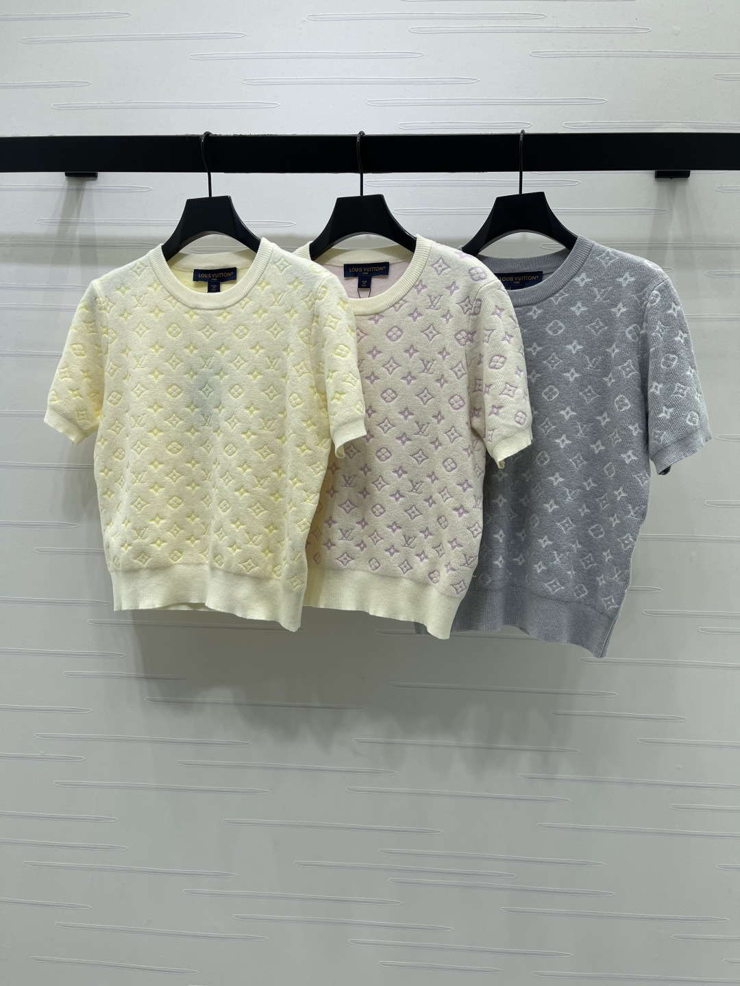 Women's short sleeves
